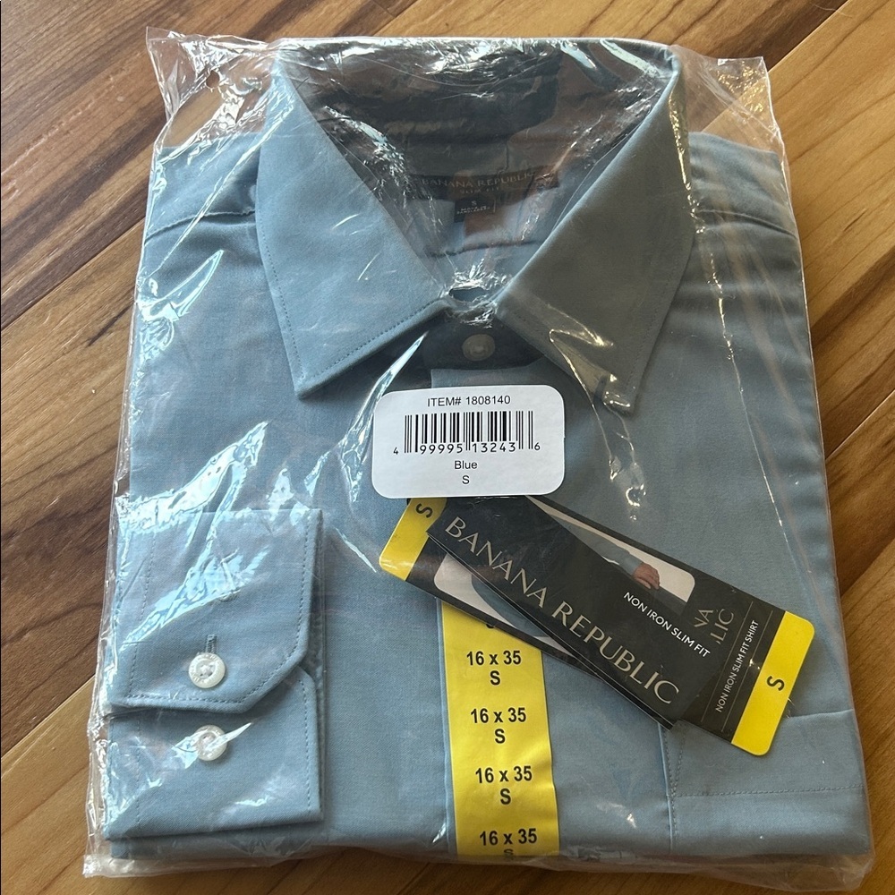 Banana Republic Men's Light Blue Dress Shirt